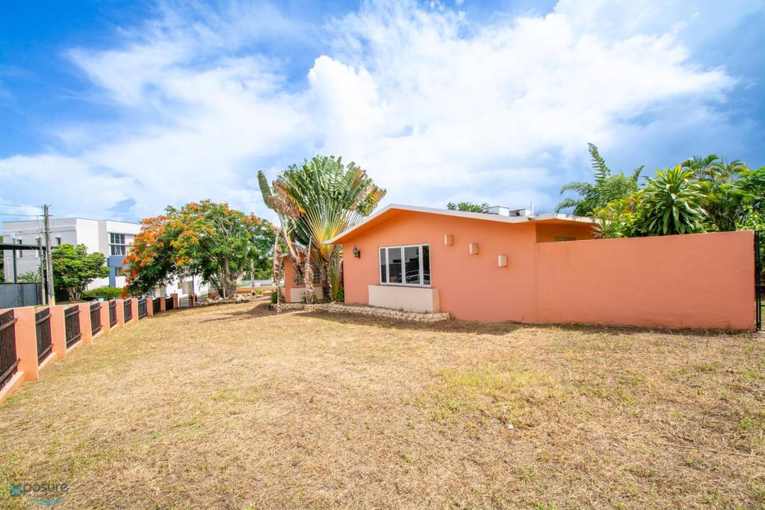 CALLE C House Dorado