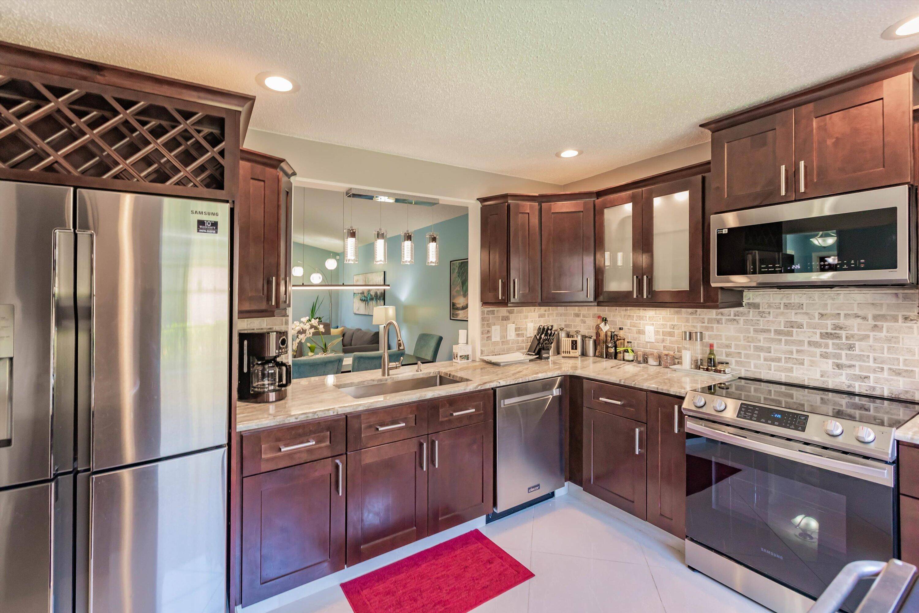 Welcome to Lakes of Boca Barwood, a pet friendly 55 community !