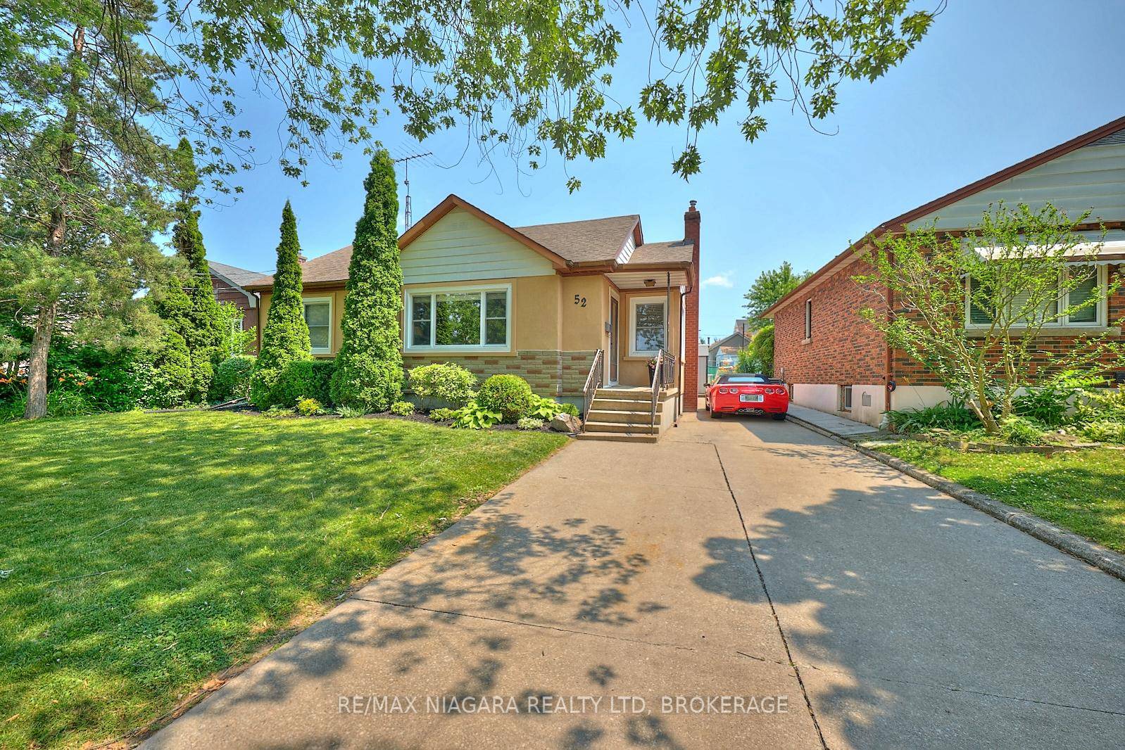 MOVE IN READY amp ; OPPORTUNITIES ARE KNOCKING WHETHER YOU ARE A FIRST TIME HOME BUYER, DOWNSIZING OR EVEN A GREAT INVESTMENT WITH CLOSE PROXIMITY TO BROCK UNIVERSITY.