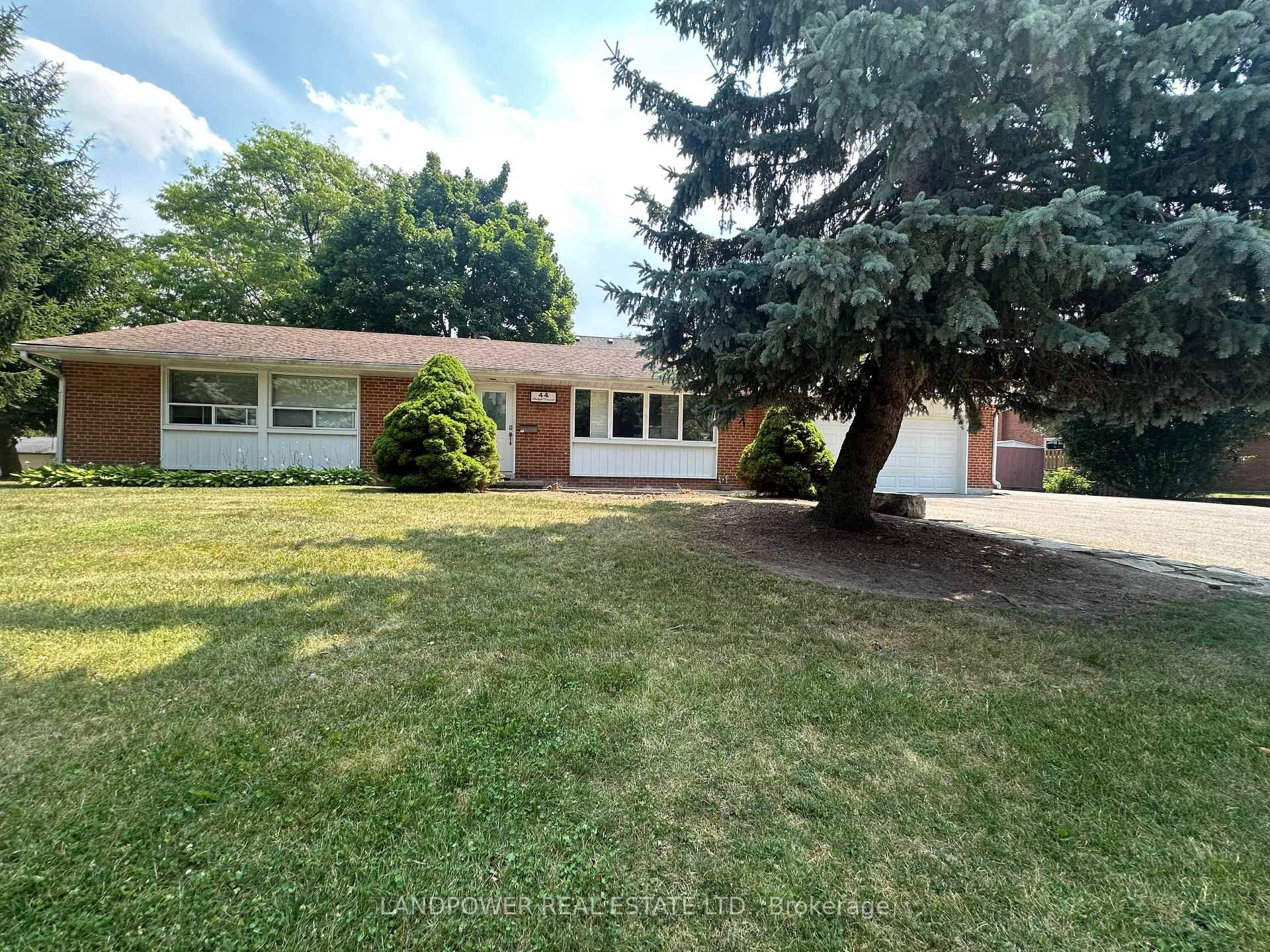 Located In The Prestigious Mill Pond Area, With Peaceful Walks In The Naturally Beautiful Neighbourhood Along The Pond, Walking Distance To School, Trail, Park, Library, Public Transit, Mackenzie Heath Centre, ...