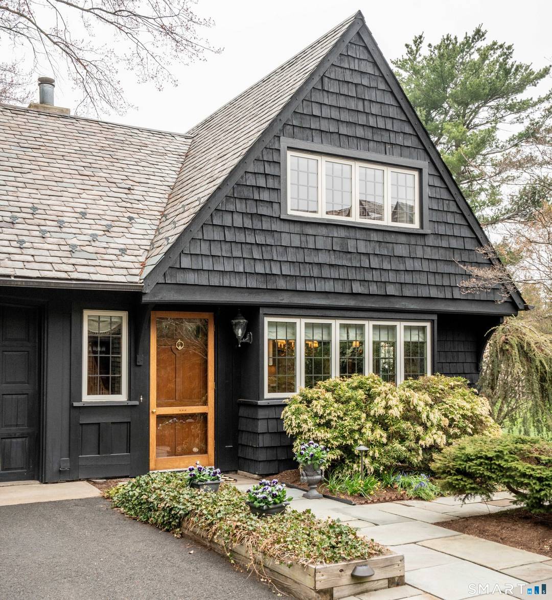 Magical 1929 English cottage style, free standing home at Balbrae.