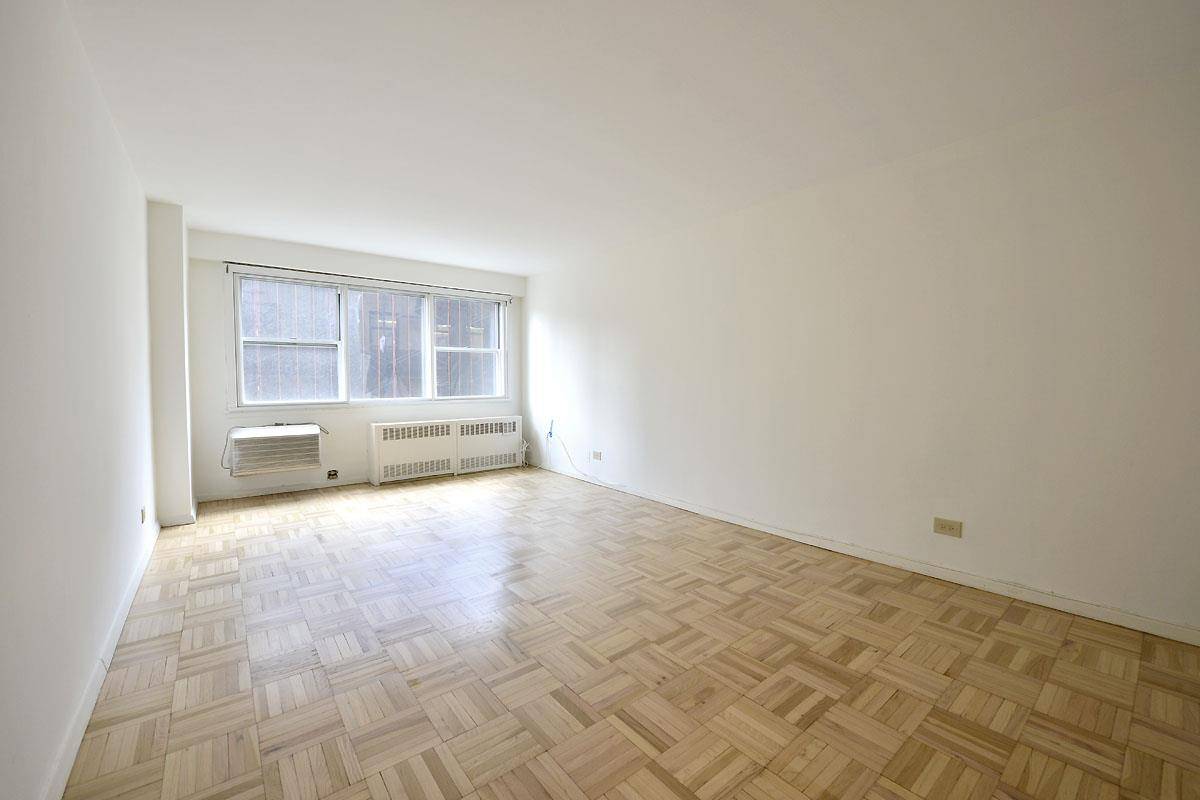 Sponsor Unit No Board Approval Excellent opportunity to personalize your own perfect studio apartment at Convention Overlook in the new hip Hudson Yards area.