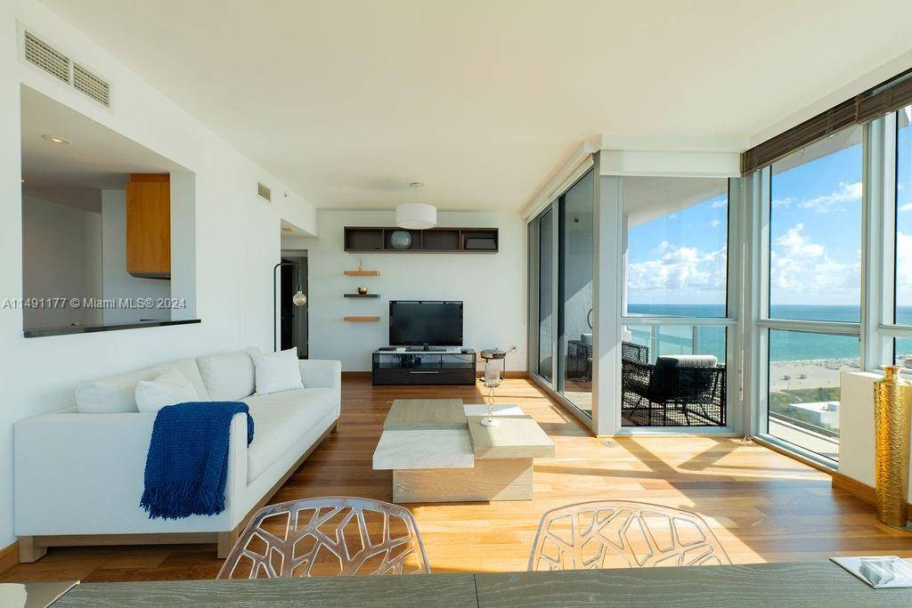 Stunning 2Bed amp ; 2 baths, corner unit featuring with breathtaking panoramic views of the Atlantic Ocean and Bay, Miami Beach and downtown Miami skyline through floor to ceiling, impact ...