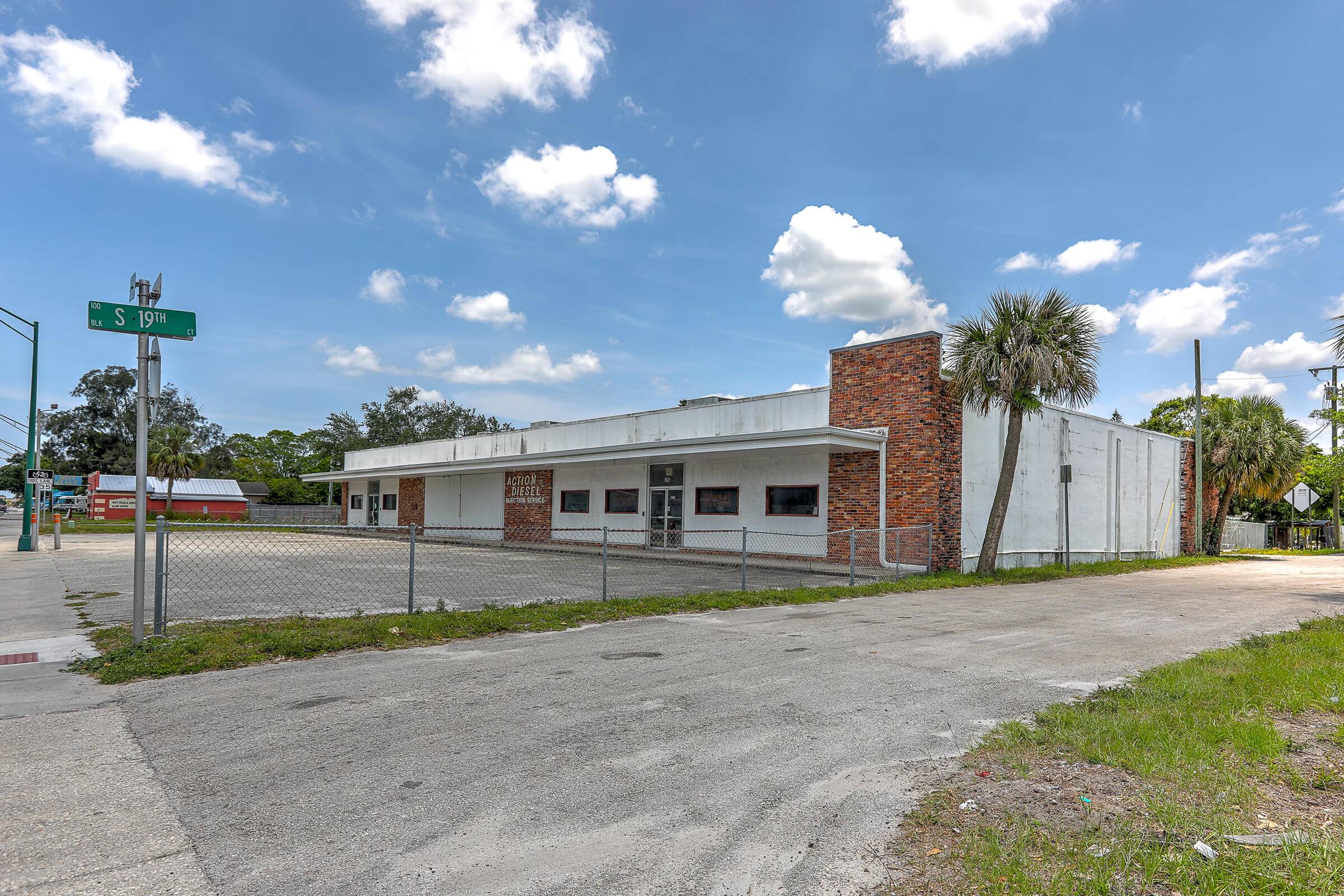 Property Type General Commercial Light ManufacturingBuilding Size 11, 421 SF 10, 434 SF enclosed 987 SF canopy Lot Size 0.