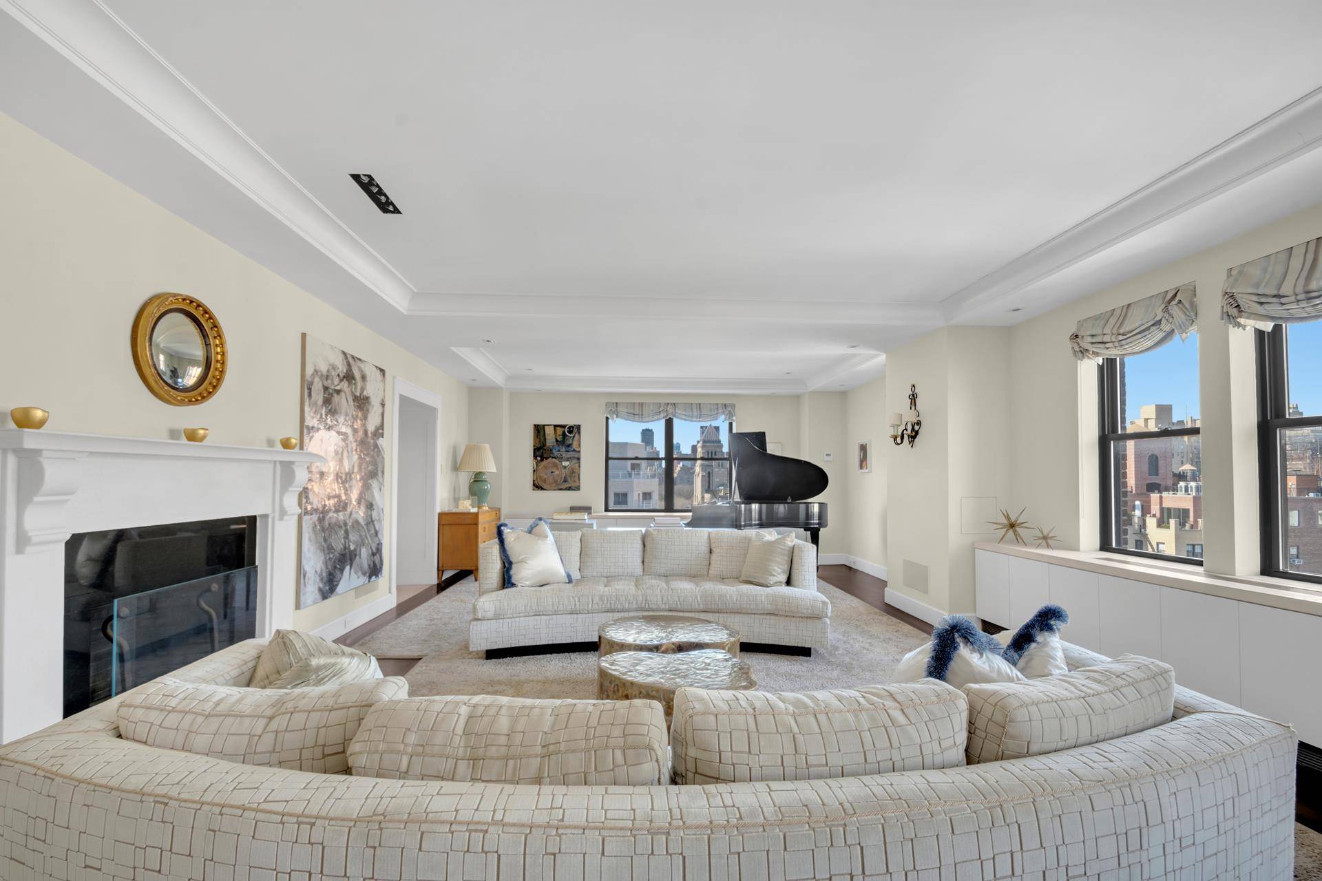Experience the epitome of sophisticated city living at The Mayfair located at 610 Park Avenue with the luxurious Penthouse 16E.