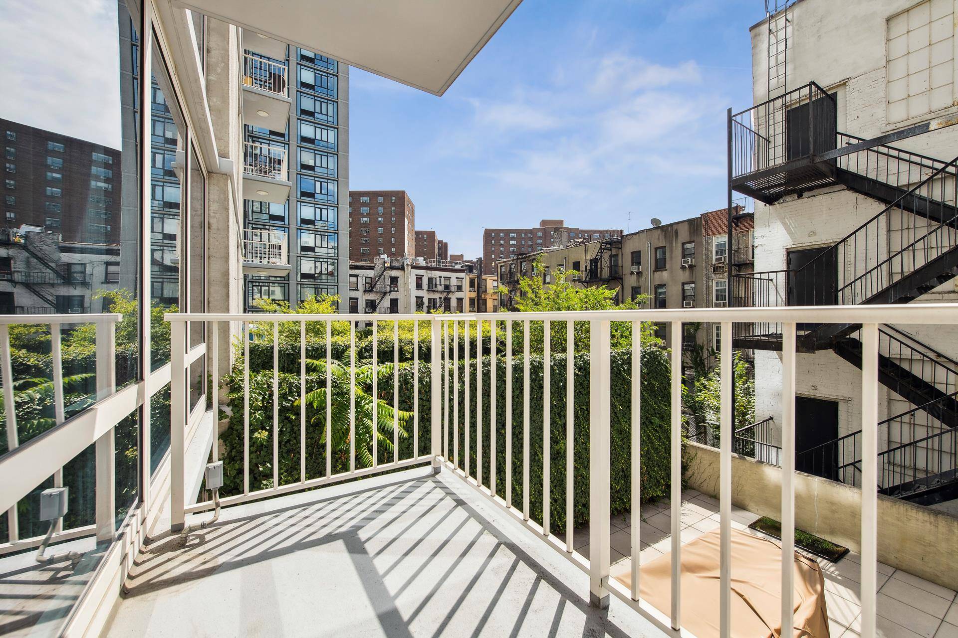 Available May1st. Modern and South facing furnished 1 bedroom, 1 bathroom at Gramercy Starck.