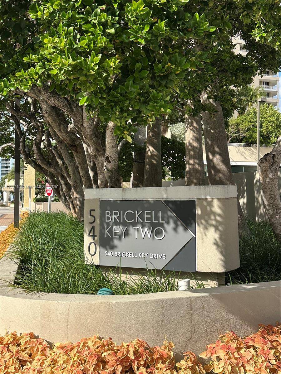 Located on the exclusive Brickell Key Island, this spacious and bright 1 bed 1 bath apartment offers stunning water views and an excellent layout.