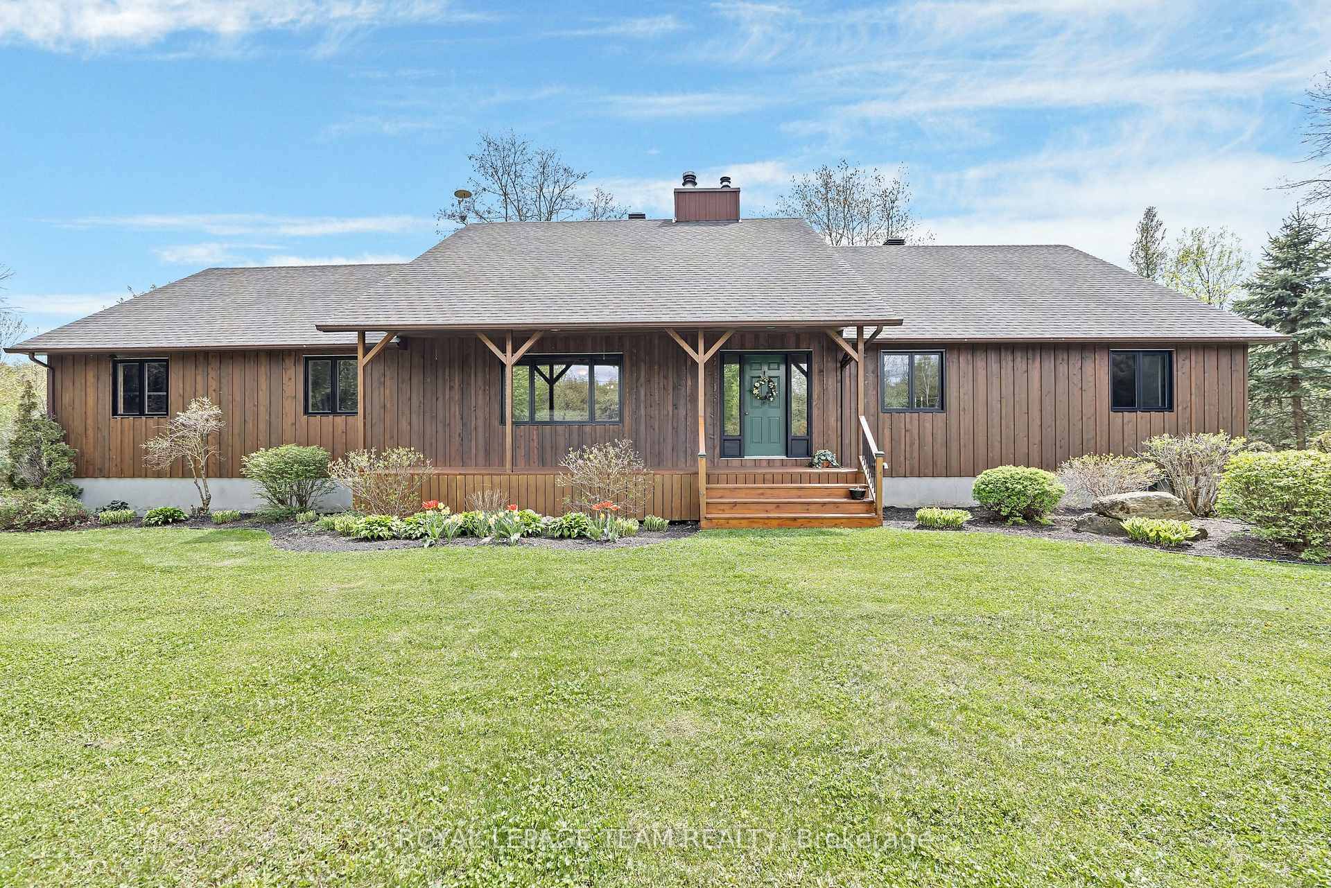 Welcome home to 7645 Settlers Way in Rideau Country Estates.