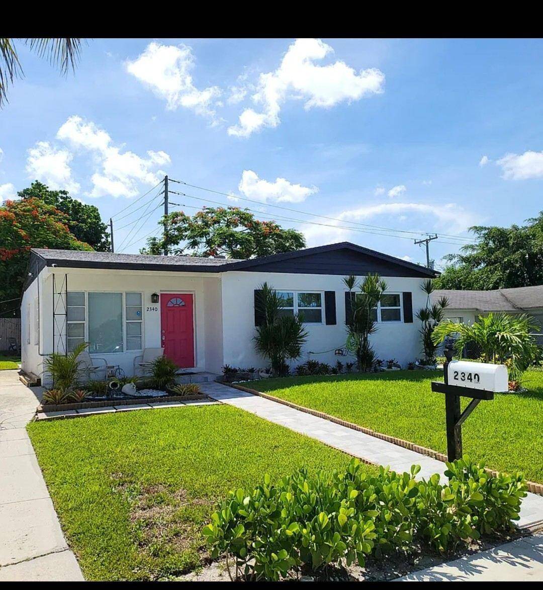 Welcome Home ! This home embodies comfort, modernity, and convenience.