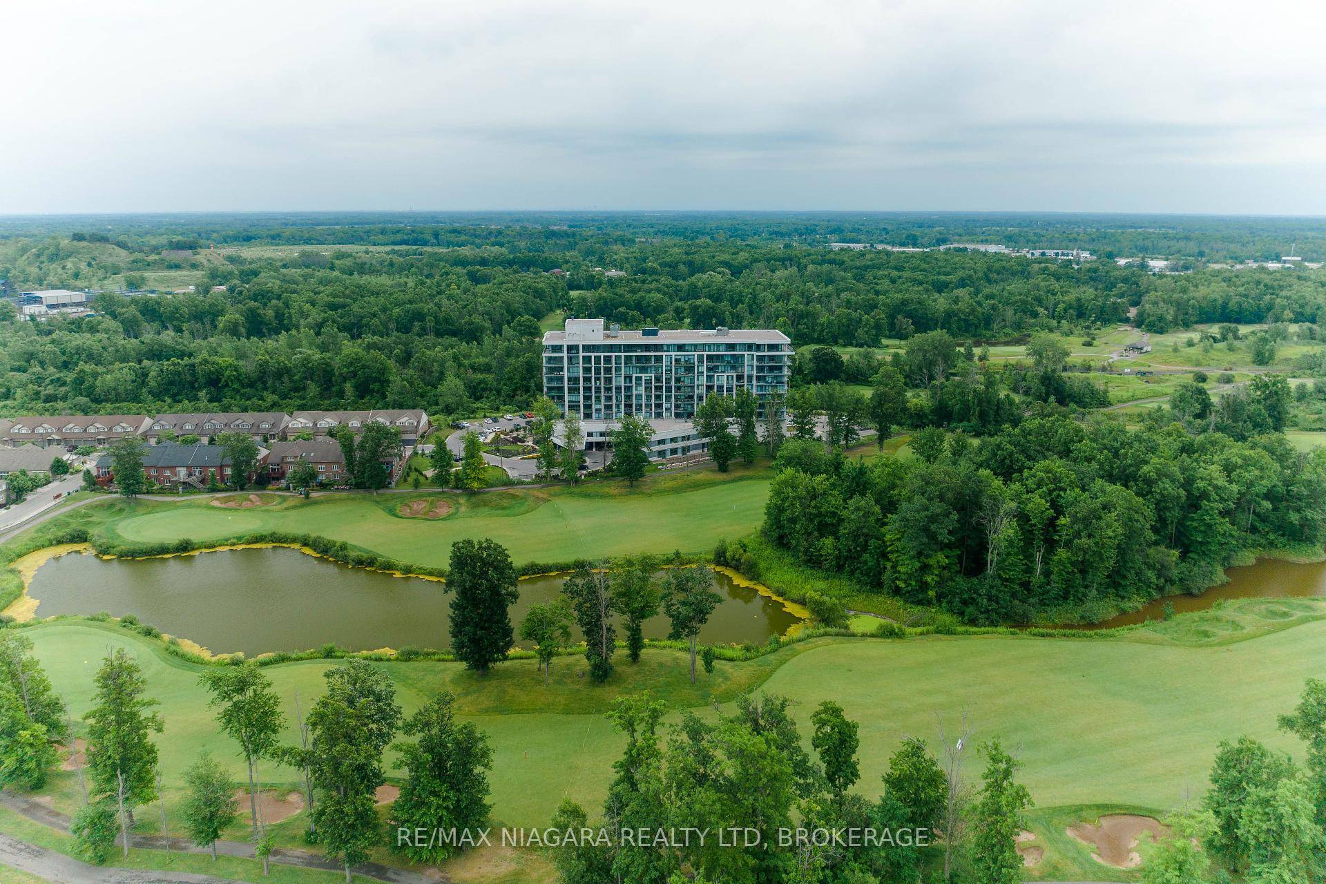 Welcome to UPPERVISTA, A luxury condo is available now !