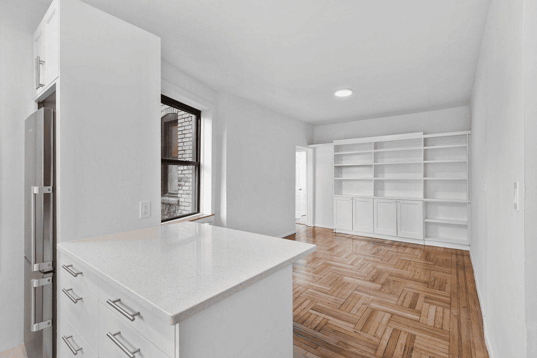 NEWLY RENOVATED GEM IN CHELSEA !