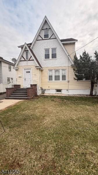 Well maintained single family home located in the desirable Westminster section of Hillside.