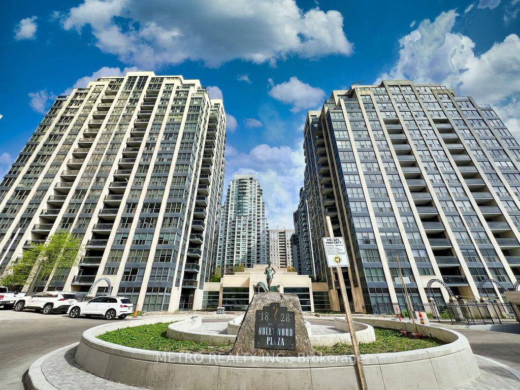 Luxury And Prestigious Large 1255 Sqft Suite In The Heart Of North York.