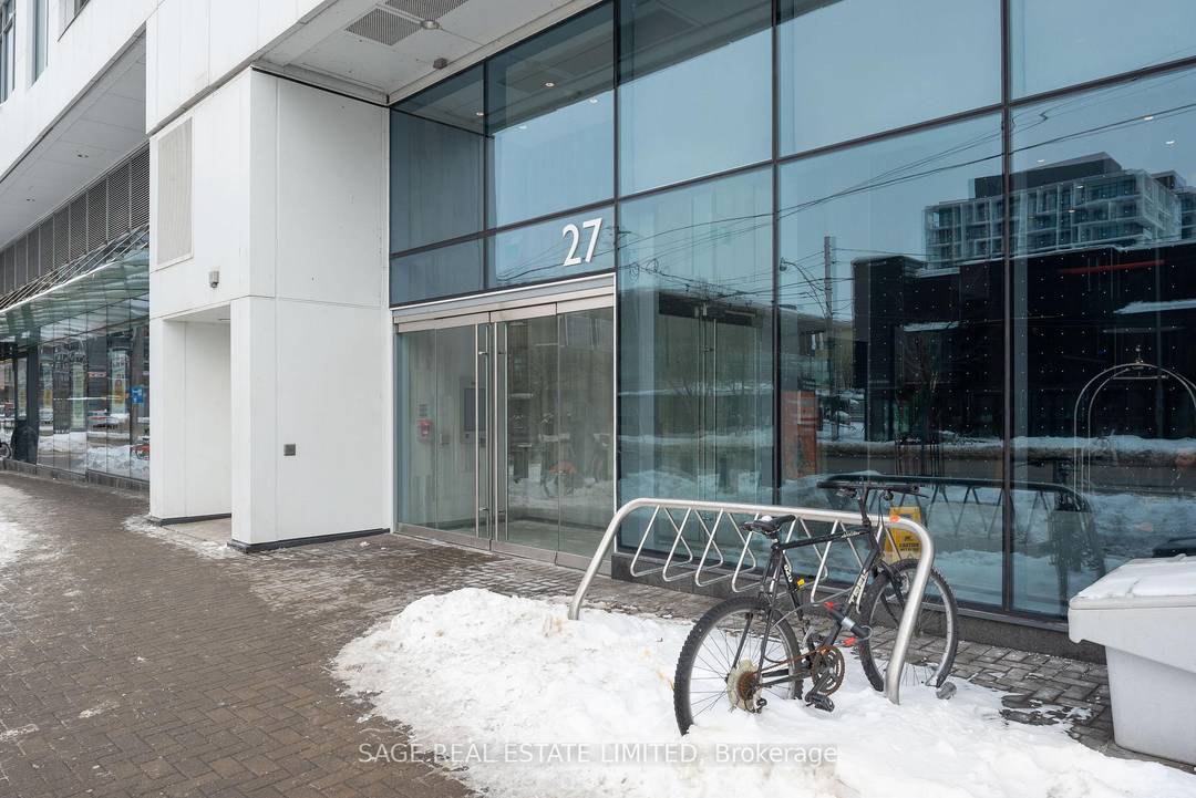 This fully furnished 2 bedroom large den, 2 bath unit is perfectly situated in the heart of King West, surrounded by trendy restaurants, designer shops, and the bustling Stackt Market ...
