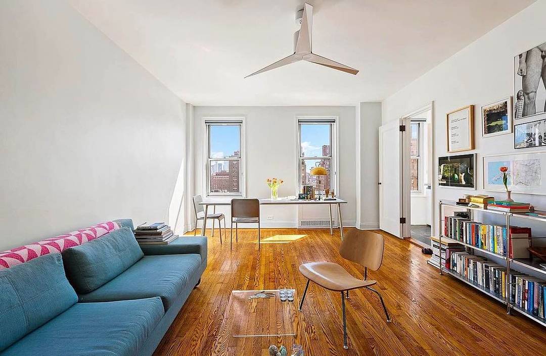 Light, Air and Space ! This gorgeous, south facing, apartment sits on the 16th floor and features a windowed kitchen and stunning views.