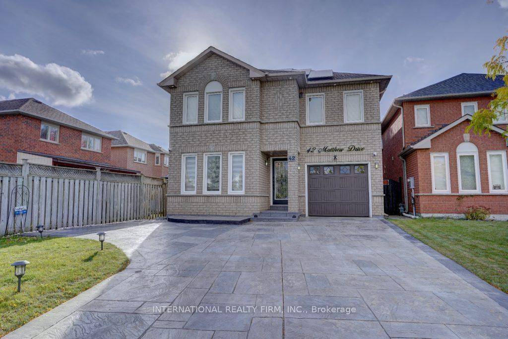 DON'T MISS ! ! Amazing Value For A Move In Ready Turnkey Detached Home In Prime Woodbridge !