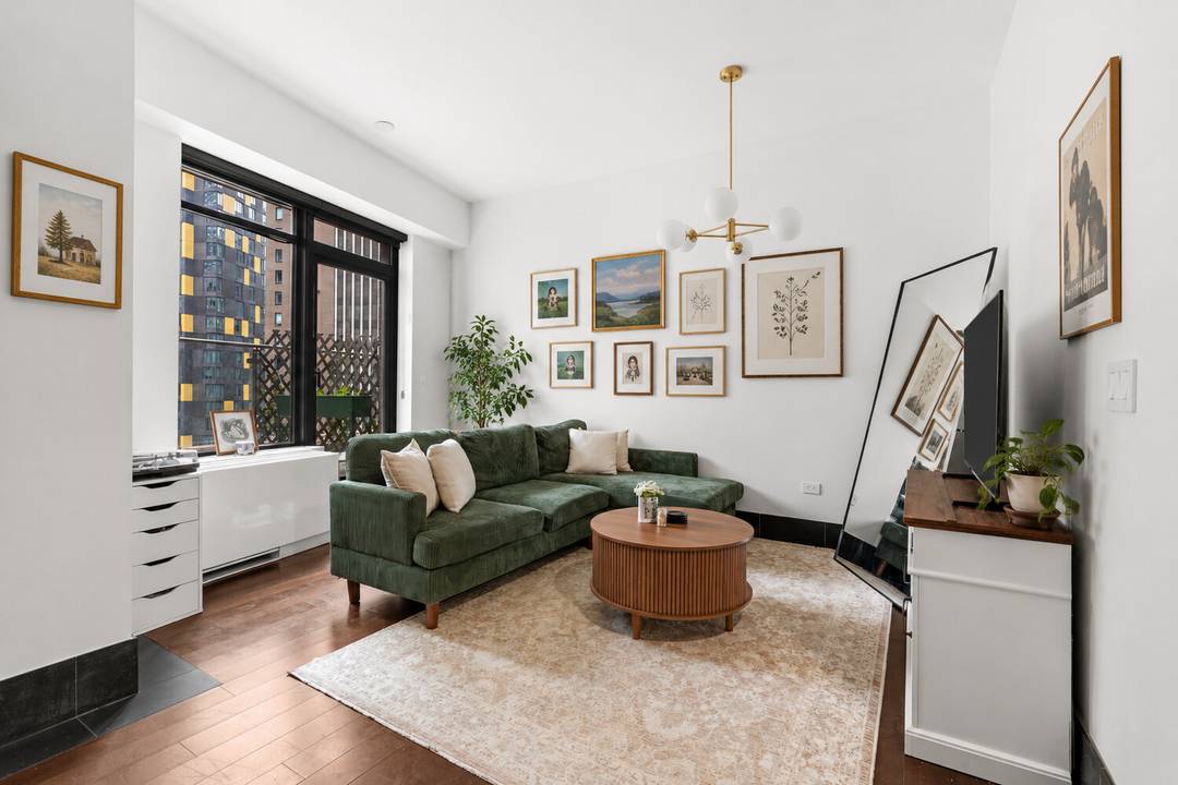 Bright, east facing 1 bedroom with private terrace, high ceilings, in unit laundry, and full amenities !
