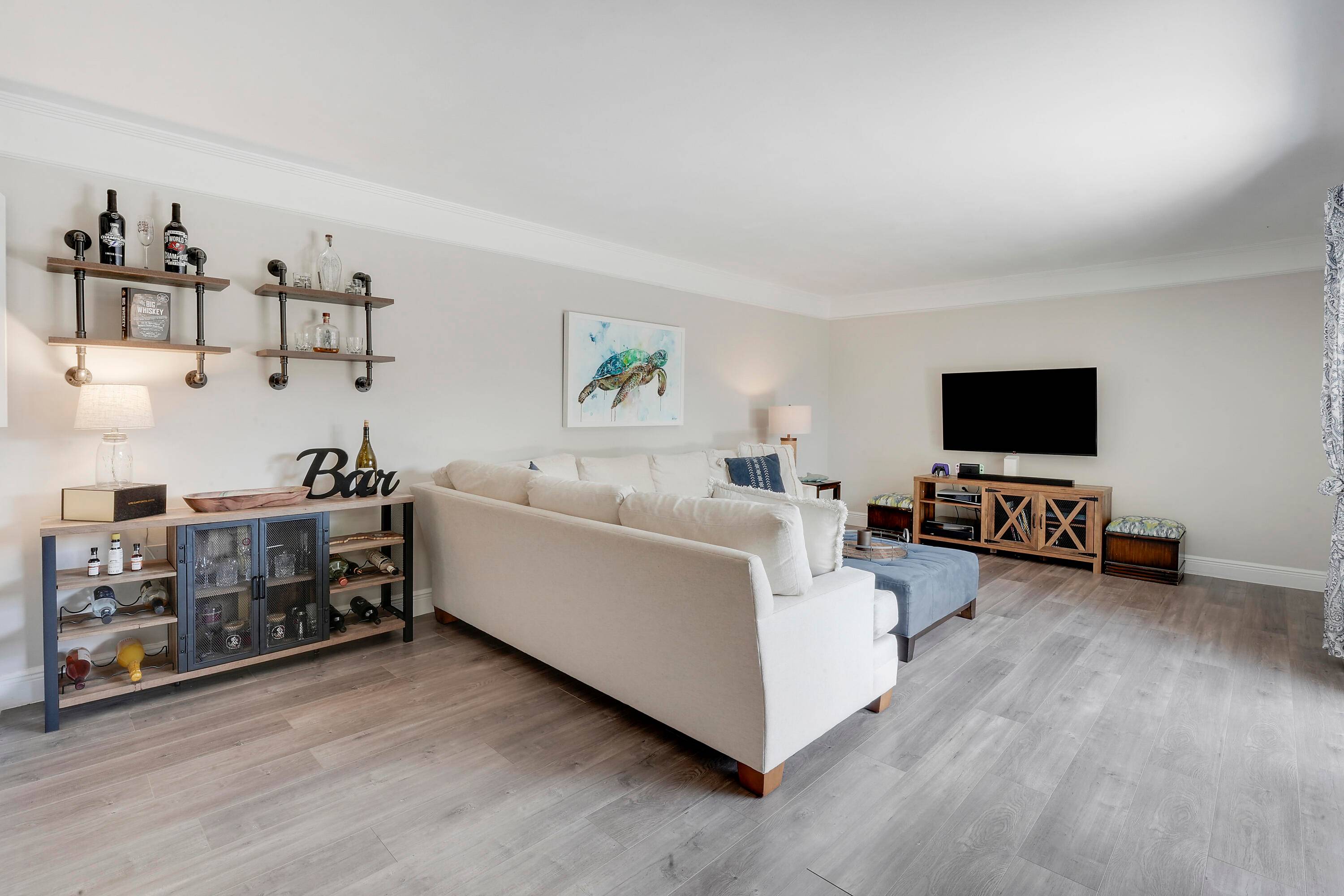 Welcome to easy living in the heart of Tequesta !