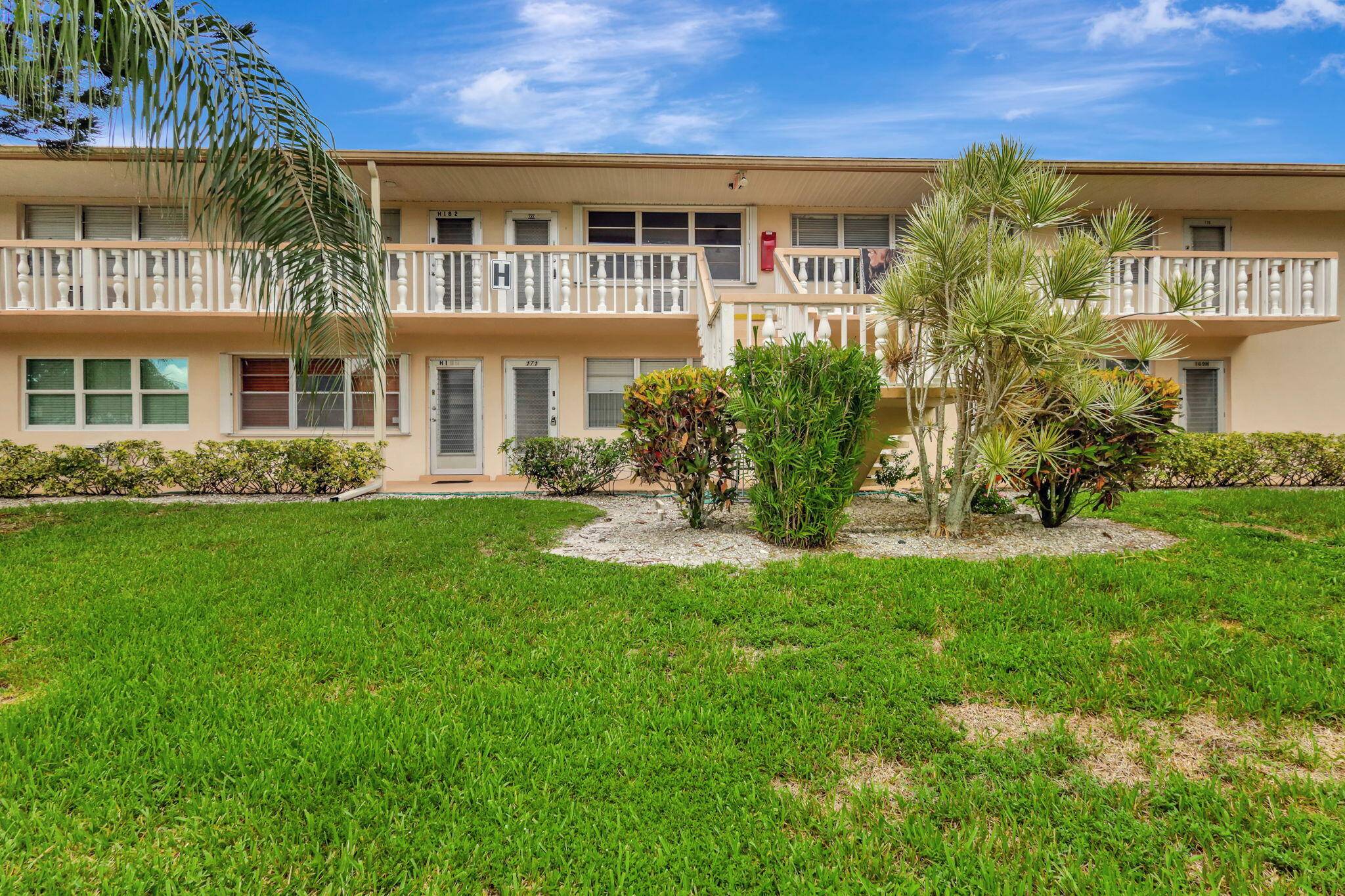 Beautifully updated condo in the heart of West Palm Beach.