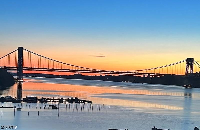 Step into refined simplicity and modern elegance in this impeccably designed 1 bedroom, 1 bathroom condo nestled in the vibrant heart of Edgewater, New Jersey.