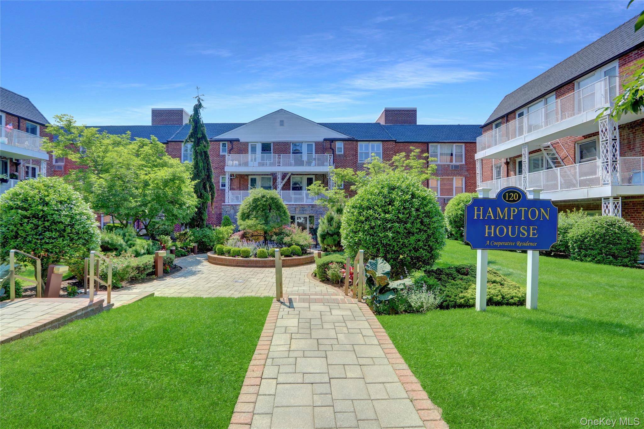 Spacious 3 Bedroom Duplex in the Heart of Rockville Centre The Hampton House Co op Welcome to this rare 3 bedroom, 2 bathroom duplex cooperative in the desirable Hampton House, ...