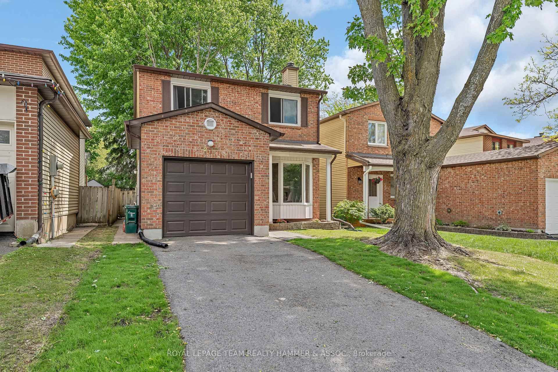 Open House this Sun, June 22 from 2 4pm Beautifully maintained 3 bedroom, 2 bathroom detached home located in the family friendly community.