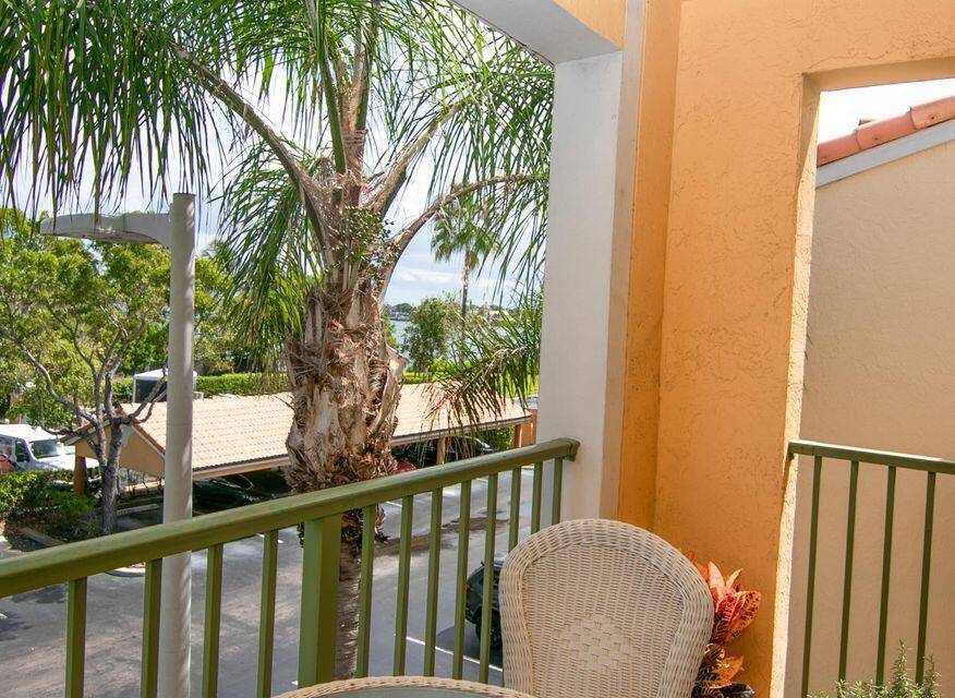 NICE UPDATED UNIT IN EXCELLENT CONDITION WITH SS APPLIANCES, WOOD FLOORS AND VAULTED CEILING.