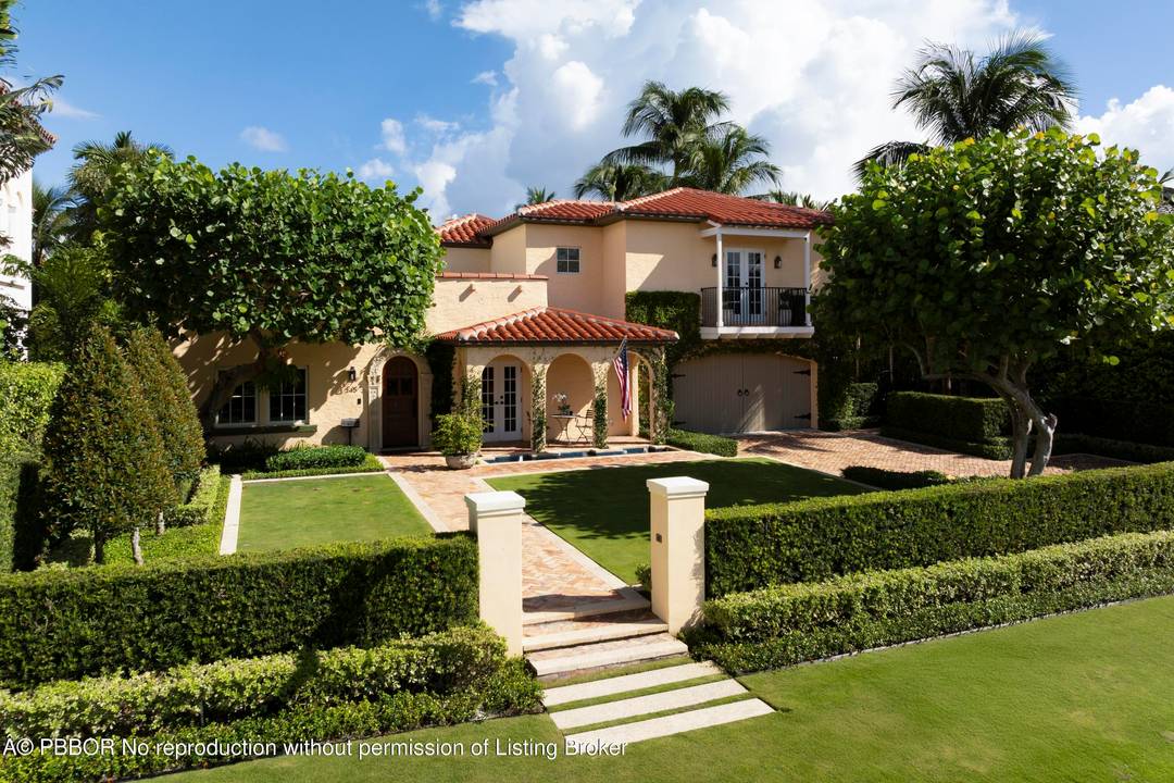 Set on one of the most prestigious streets South of Southern SoSo, 245 Murray Road is a Spanish Mediterranean estate that has been completely reimagined by the renowned architectural firm ...