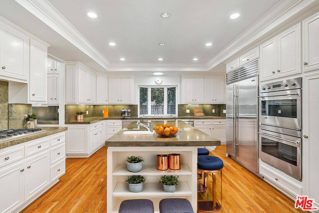 721 N Linden Dr 6BR Beverly Hills Post Office | B.H.P.O. La