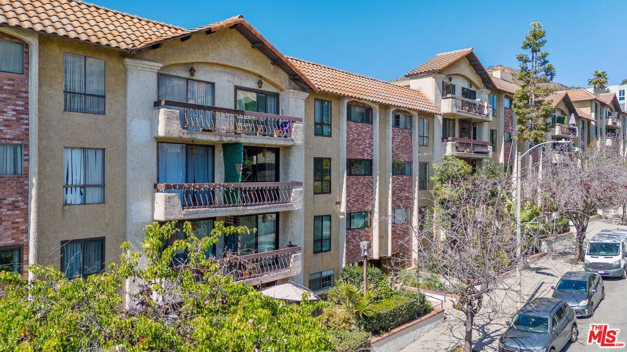 1735 N Fuller Ave Hollywood Hills East La