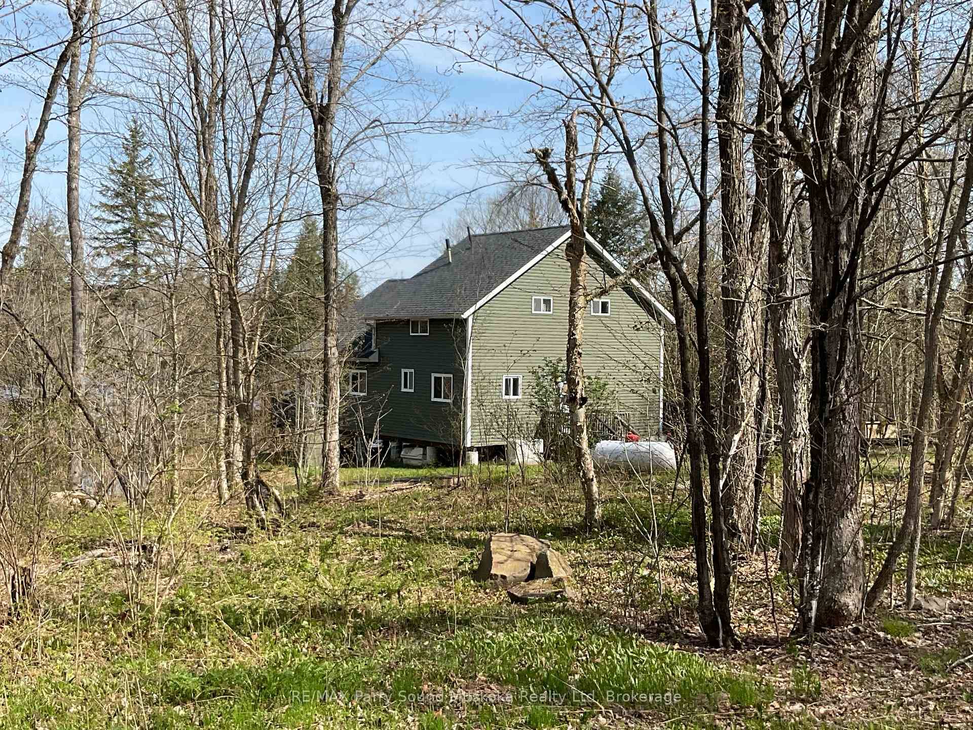 This four bedroom off grid cottage was built in 2015 and is ready for your enjoyment.