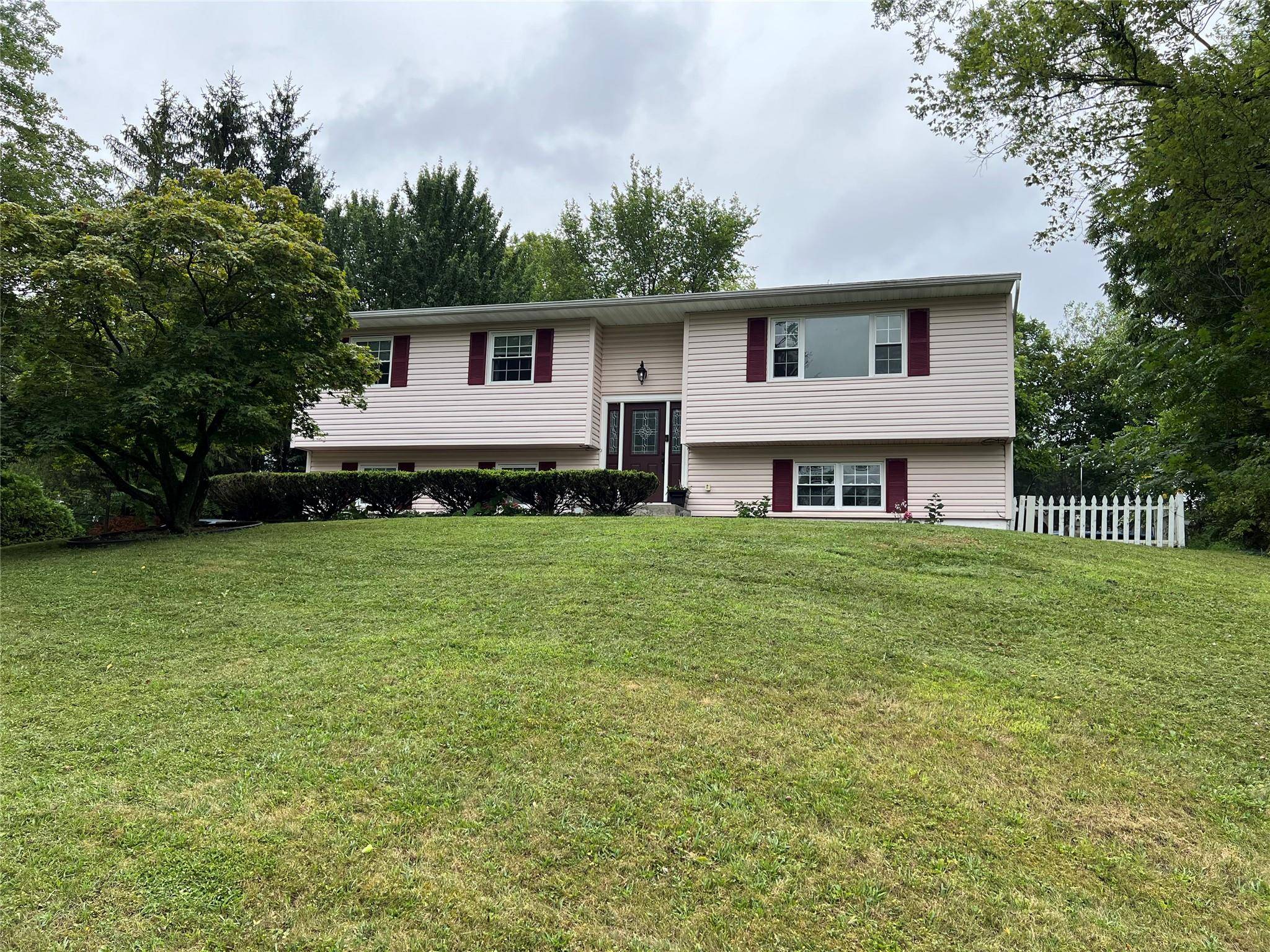 Move In Ready Rental in Pine Bush School District !