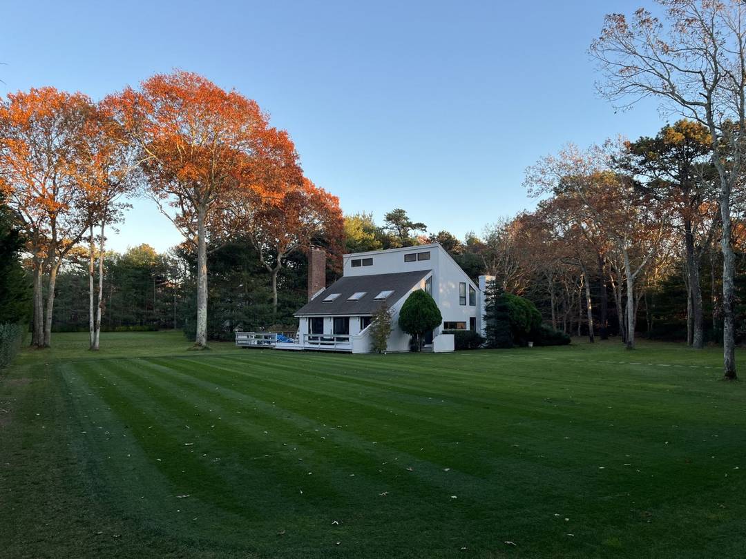 East Hampton Contemporary with Pool & Tennis