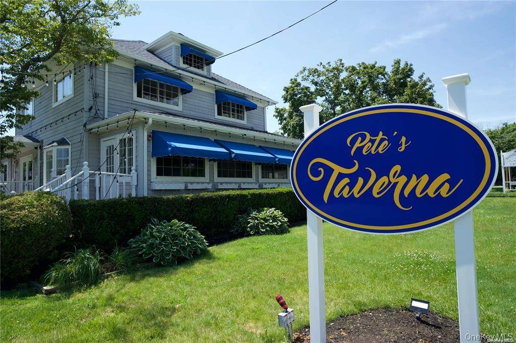 Welcome to Baiting Hollow Commons, a one of a kind commercial property in the heart of Long Island s North Fork wine and agricultural corridor.