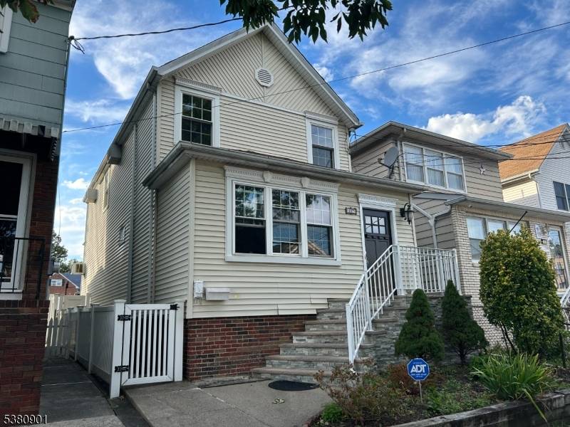 Must see 3BR home w modern kitchen, large living room, full basement yard !