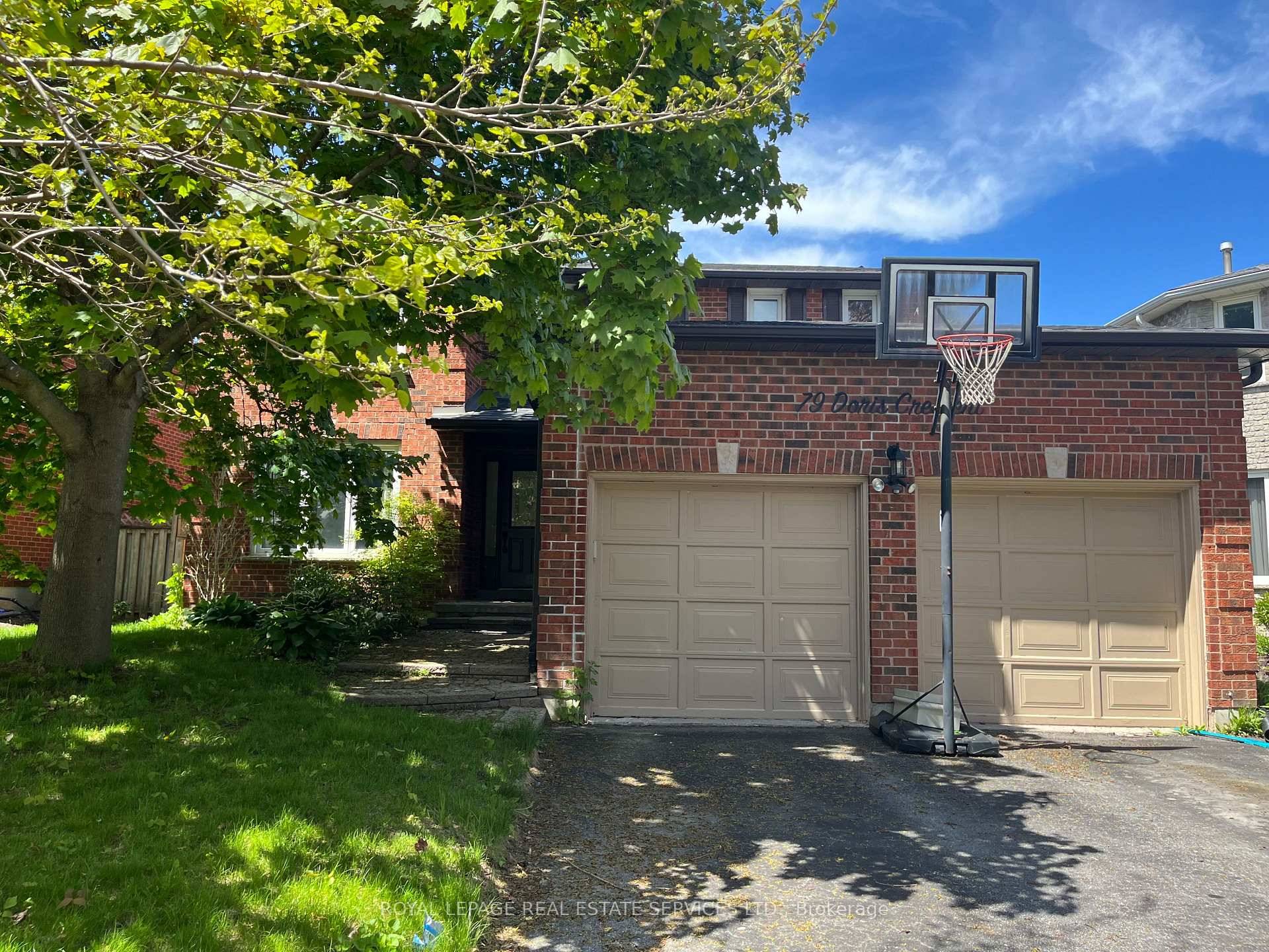 Rarely Available 4 1 Bedroom Home in the Heart of Newmarket This beautifully maintained home, 2412 sq.