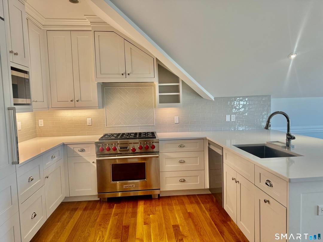 One level luxury living in the heart of Ridgefield This incredible residence at The Elms combines elegant design, superior finishes, and unbeatable proximity to town.
