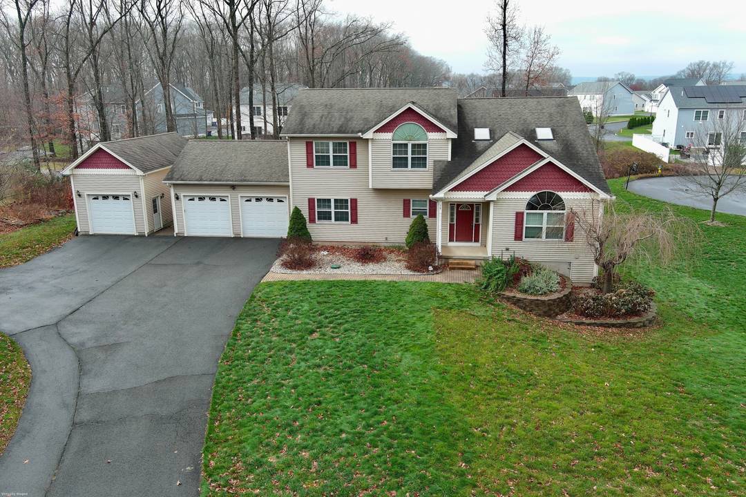 Beautiful and spacious 6 bedroom home featuring two full master suites, 4 1 2 bathrooms, and two convenient laundry rooms.
