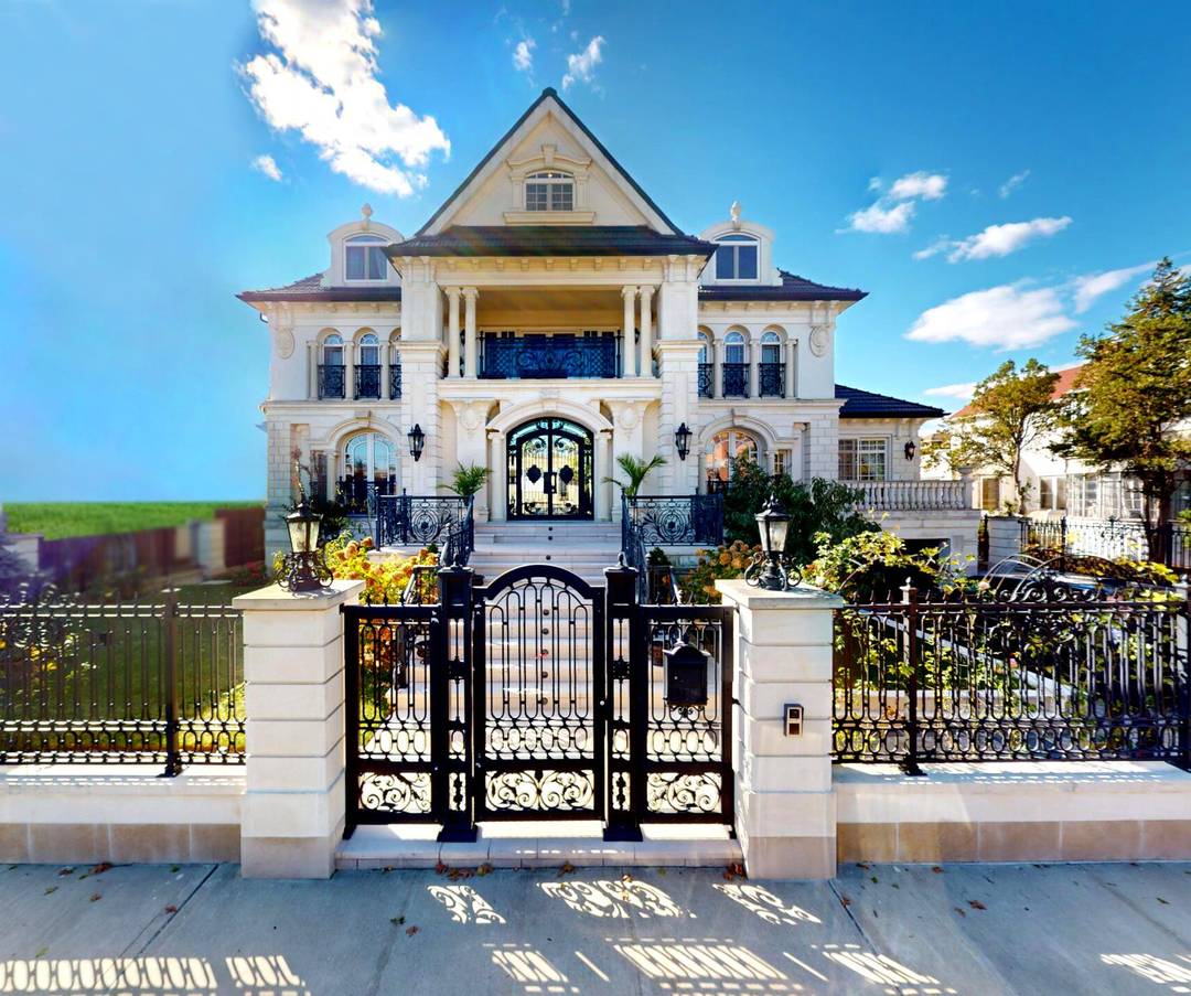 Price Reduced Once In Lifetime Opportunity !