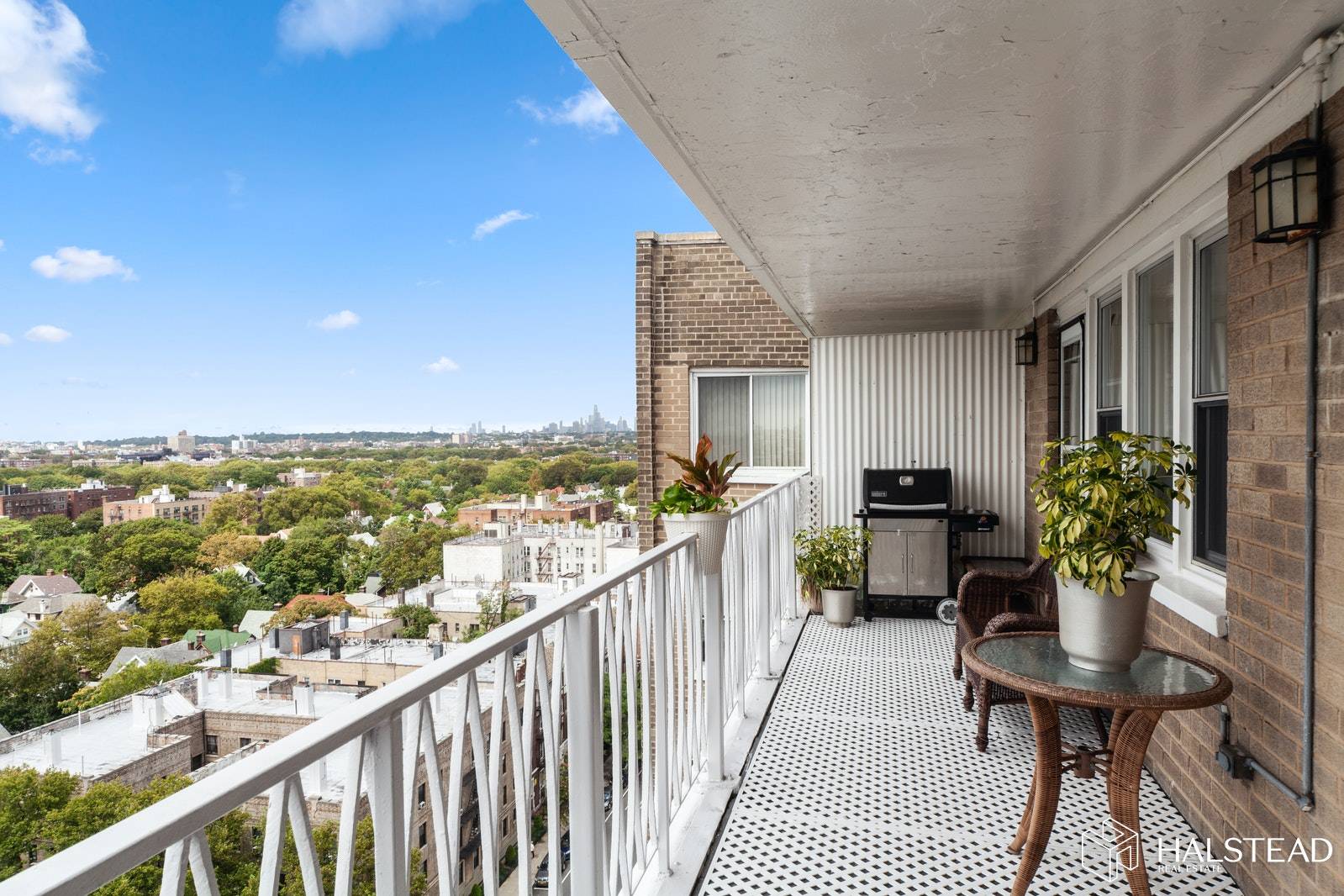 Sunset Views Emblazon There's much to admire about this 1BR 1 Bath apartment, but the sweeping city views, off the private balcony steal your breath away.