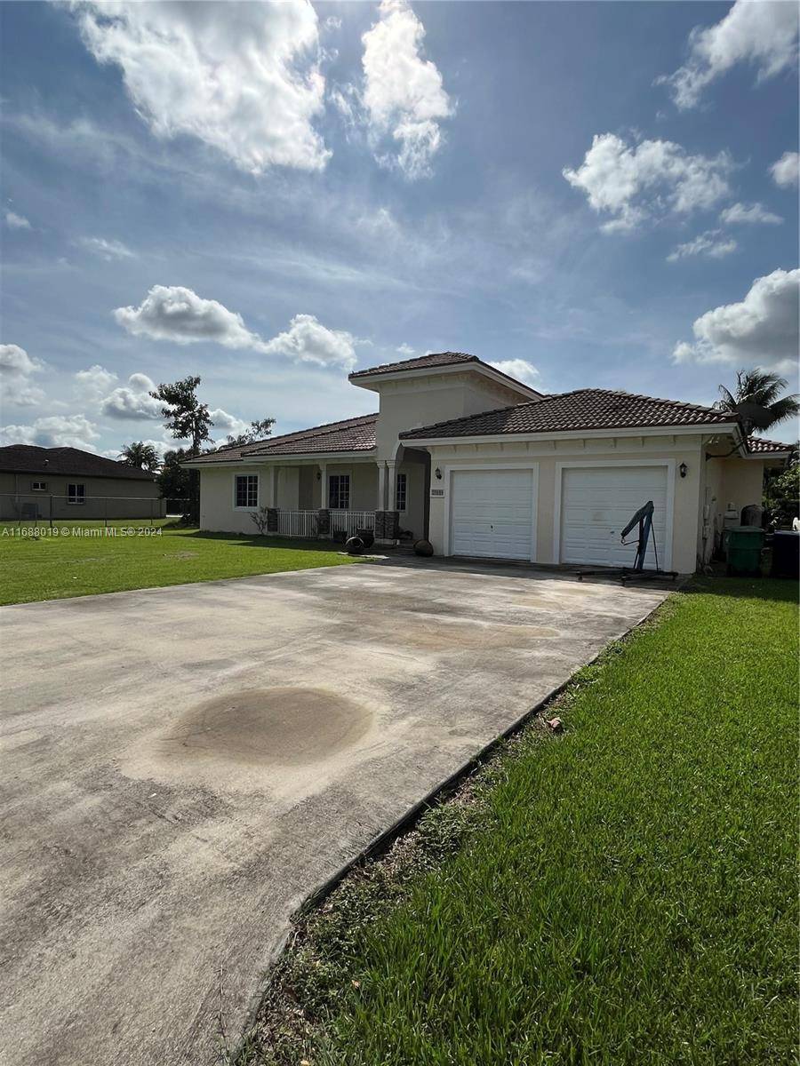 4 bedroom, 3 bathroom Virtual Tour https www.