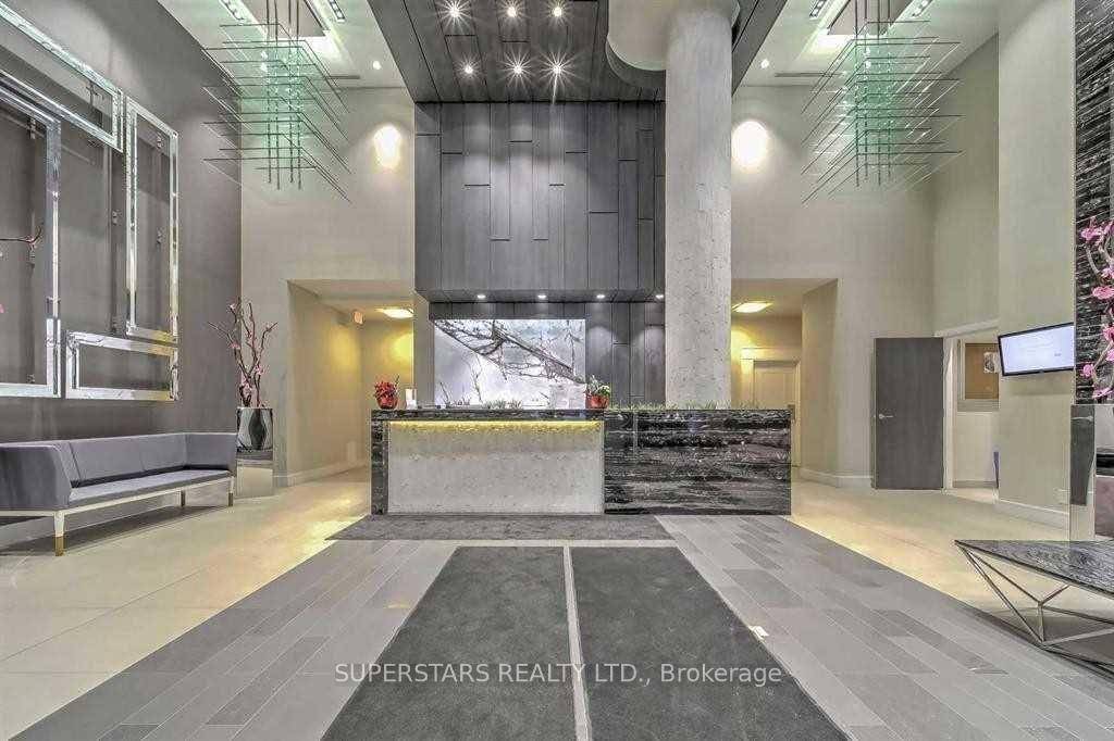 Luxury Beverly Hills Condo in Richmond Hill !