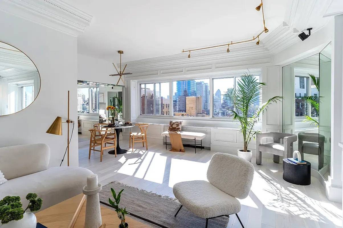 Welcome to this bright amp ; cheerful, OPEN concept, 1 bedroom apartment, south facing city views.