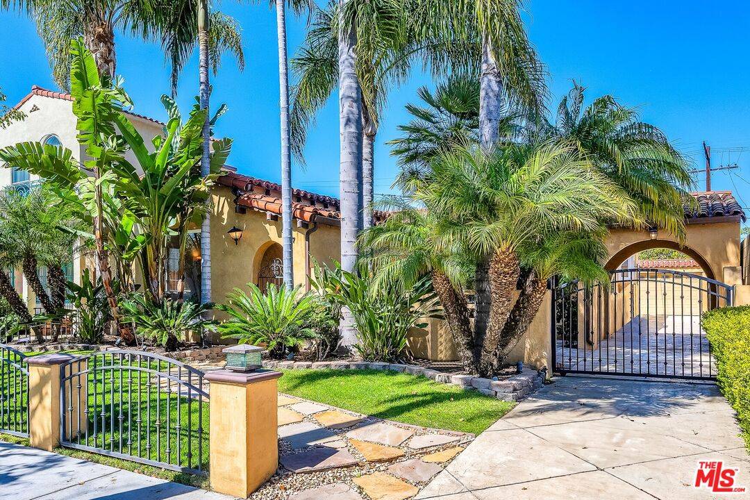 6427   Lindenhurst Ave 3.0 Beverly Grove LA