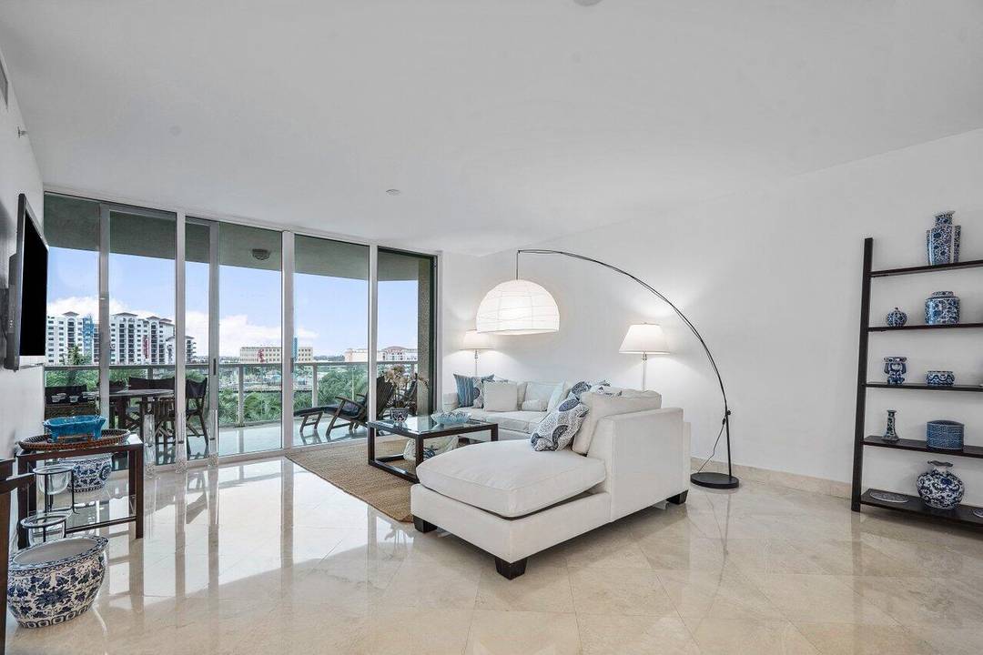 FABULOUS OPEN CONCEPT 2 BEDROOM 1, 770 TOTAL Sqft.