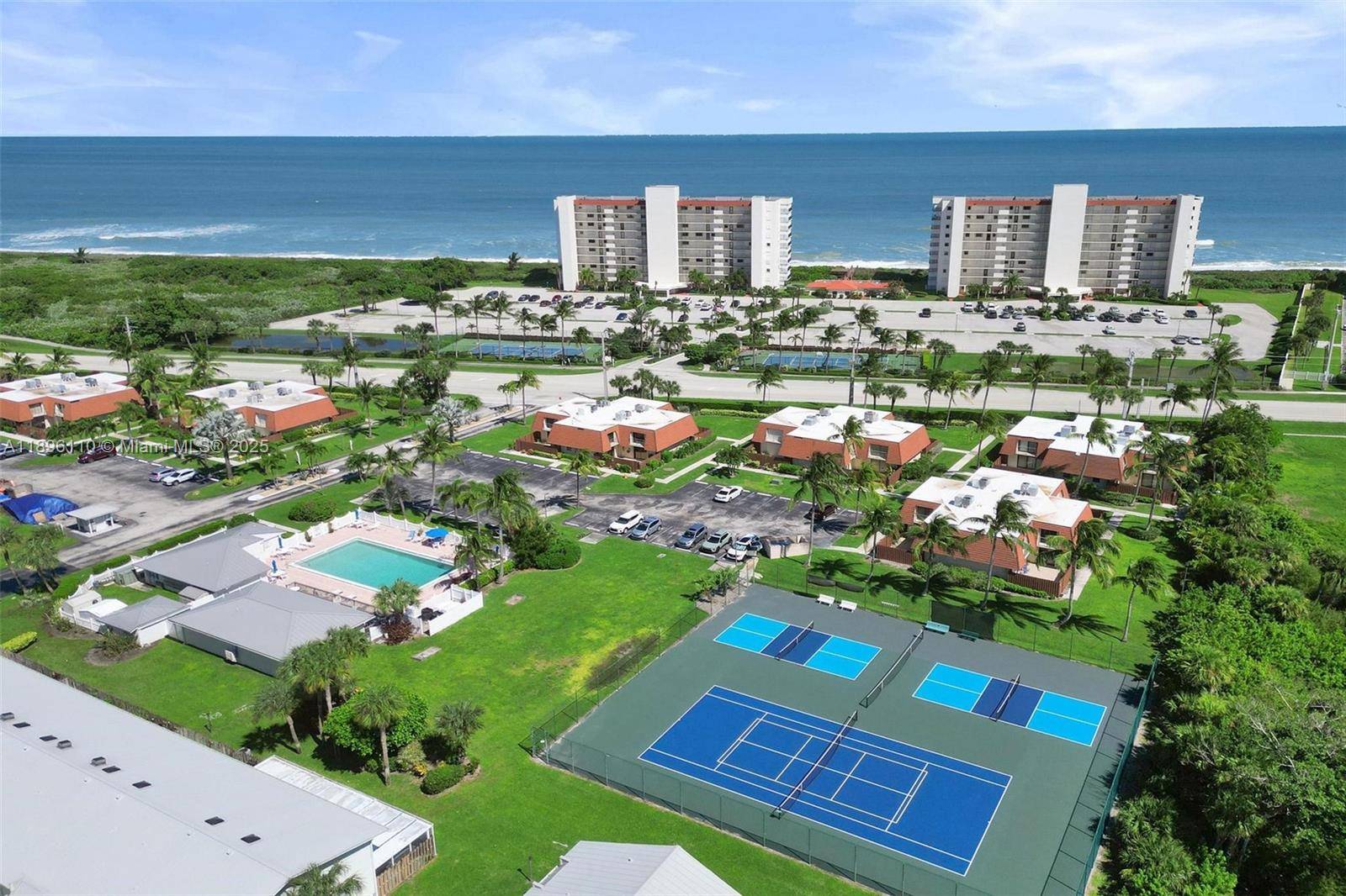 Treasure Coast Beach Retreat Move In Ready !