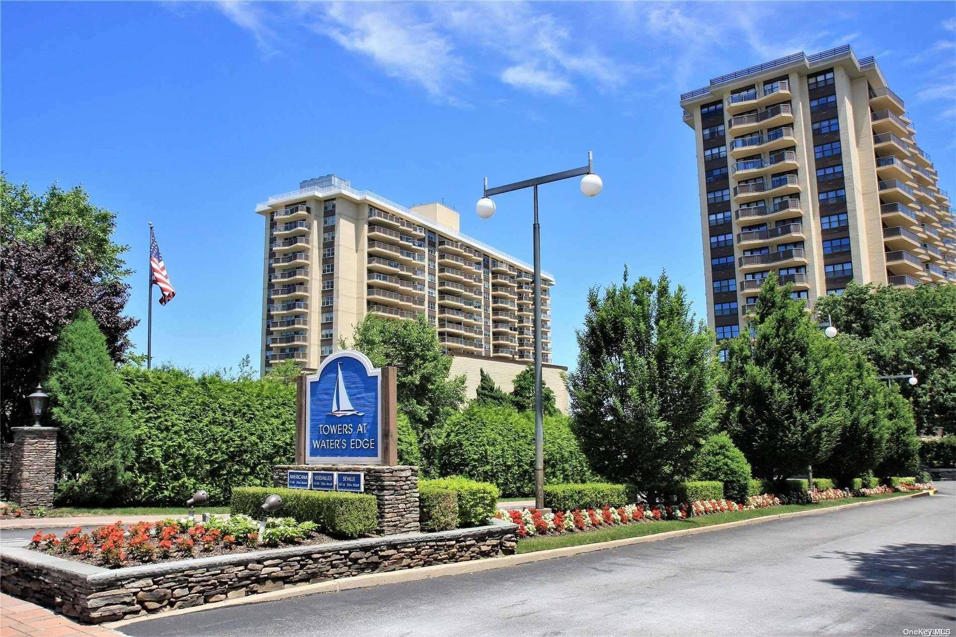 Pet Friendly Luxury High Rise building, Largest Deluxe One Bedroom with Dining Room that can be used as a 2nd Bedroom, Office or Den.