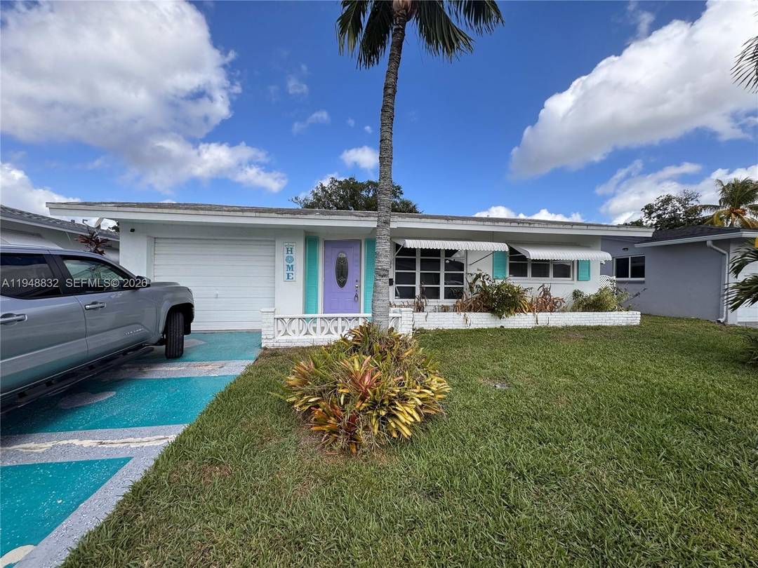 Spacious single family home in the sought after Mainlands of Tamarac 55 community.
