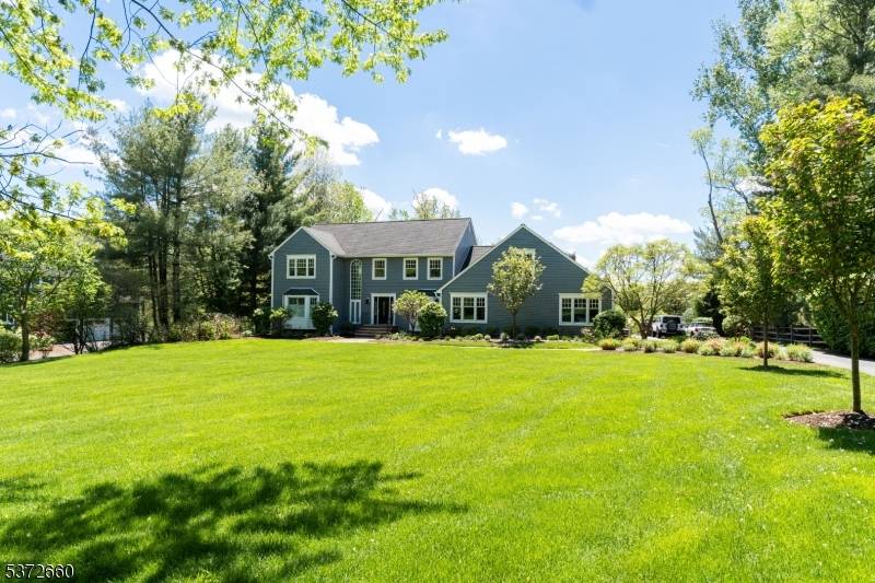 BACK ON MARKET ! Previous buyer couldn't secure financing and now it's your opportunity !