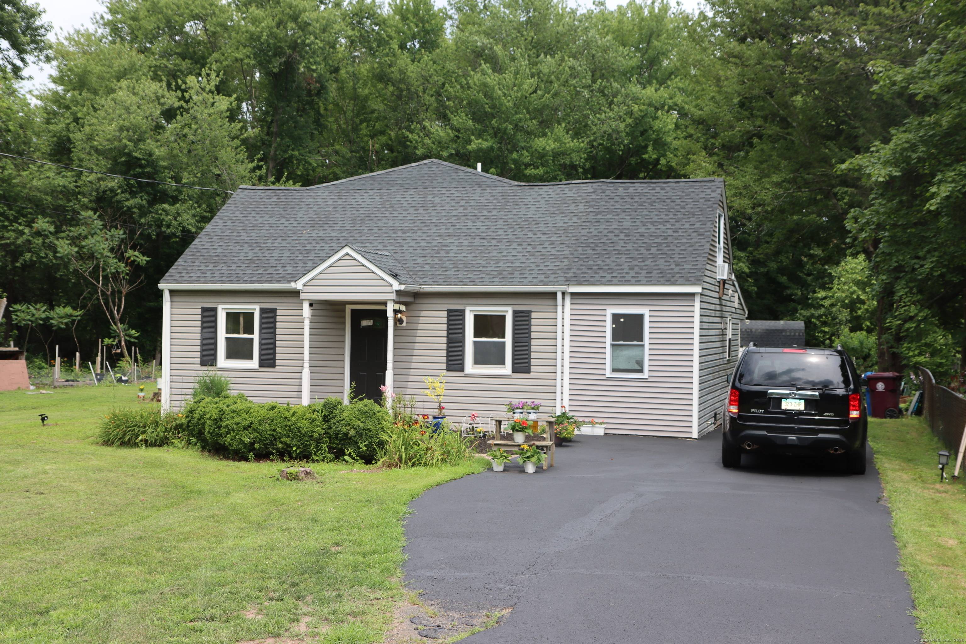 Welcome to 857 Plainville Ave, Farmington, CT 06023.
